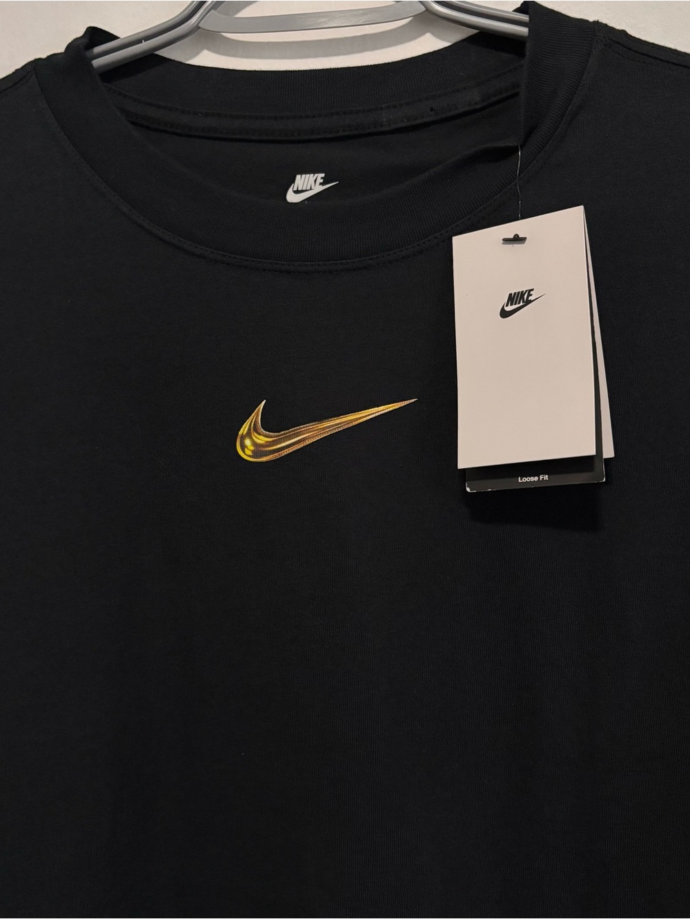 🆕 Nike Gold Swoosh Graphic Tee Black Size S Unisex NWT - Picture 3 of 6
